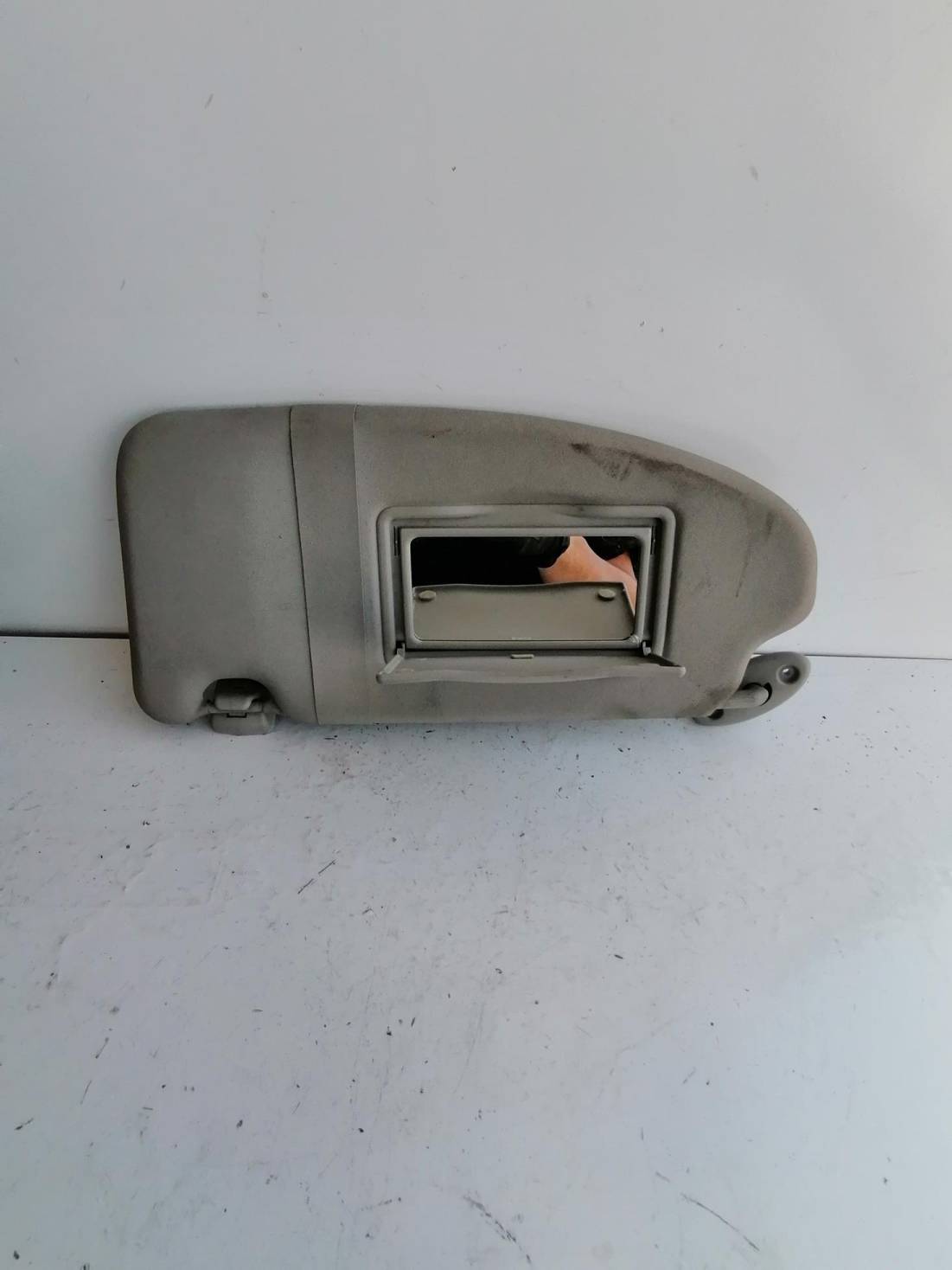 Aletta parasole parabrezza sx.